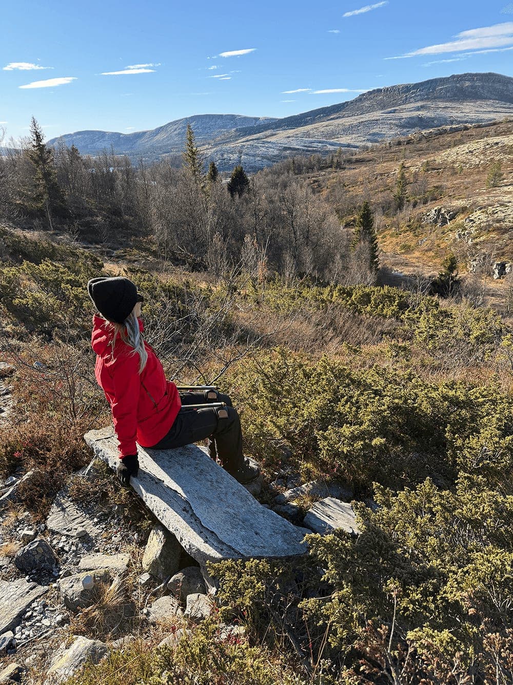 GOEX gåforsterker på fjelltur, eksoskjelett i bruk