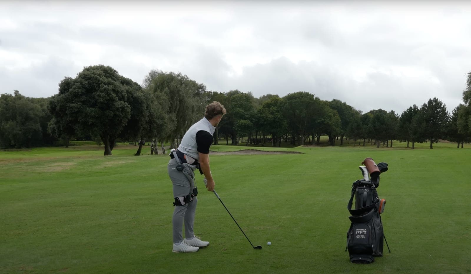 GOEX gåforsterker for golf, eksoskjelett i bruk